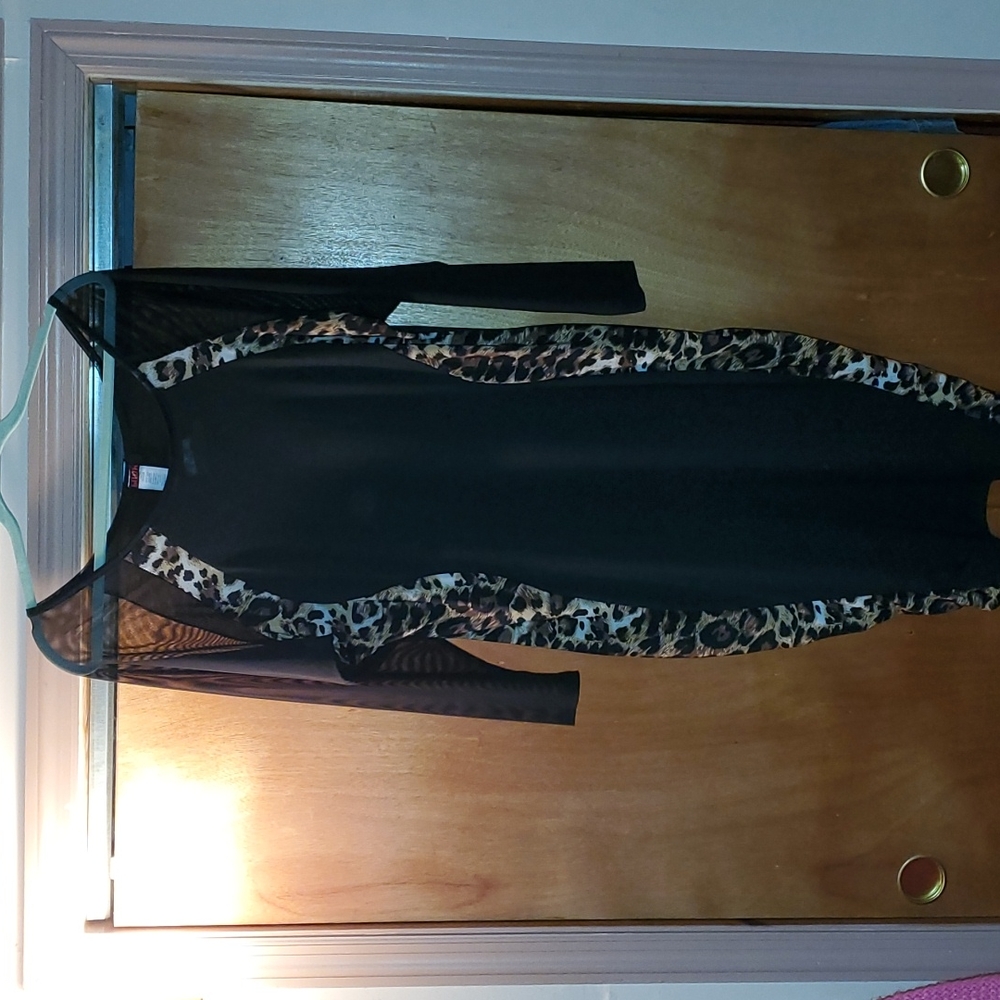 Long sleep Evening dress with leopard prints down the side - Picture 2 of 4